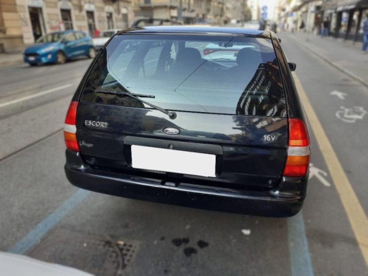 Ford Escort 1.6 5 porte Ghia (5)