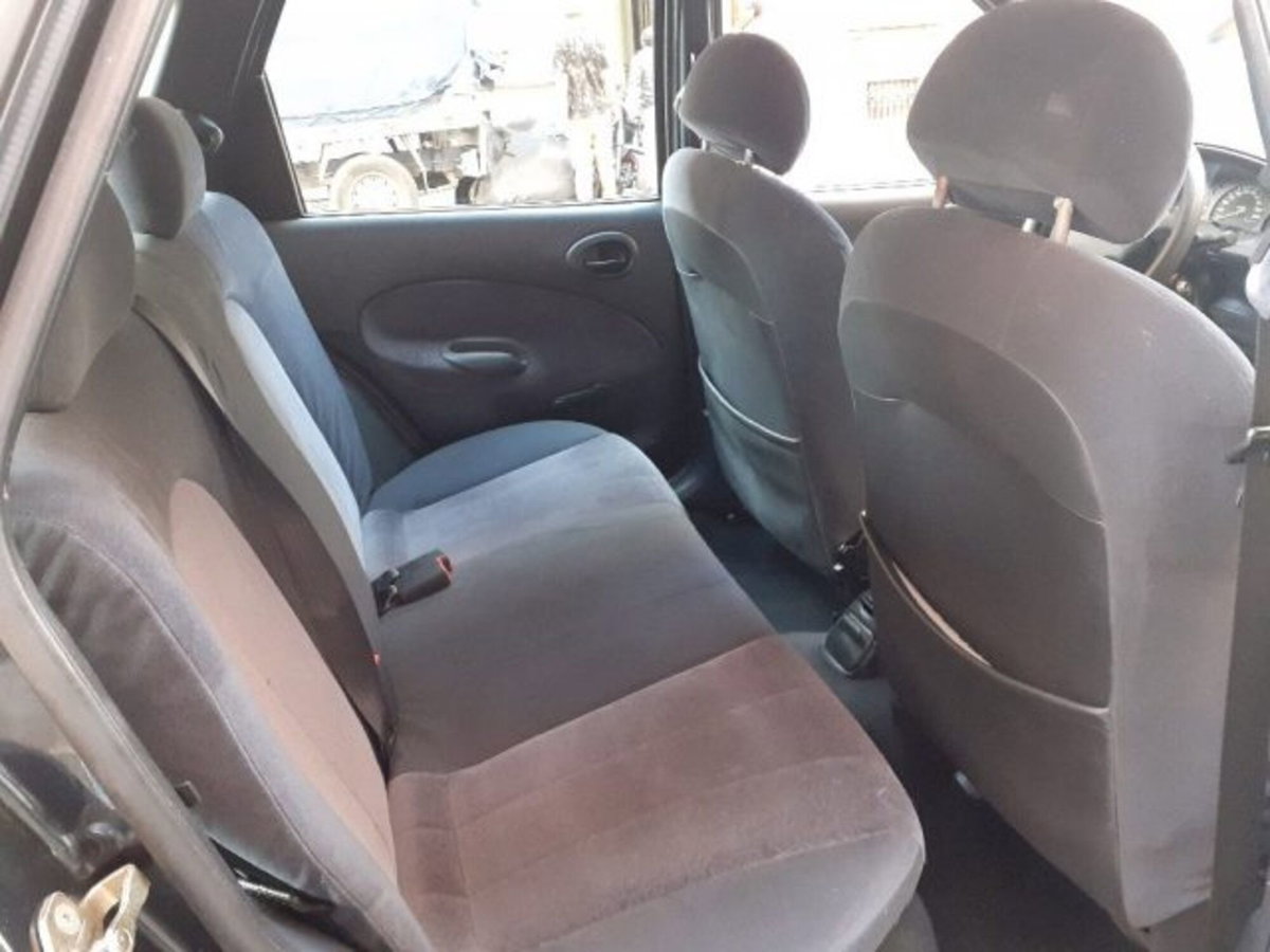 Ford Escort 1.6 5 porte Ghia (7)