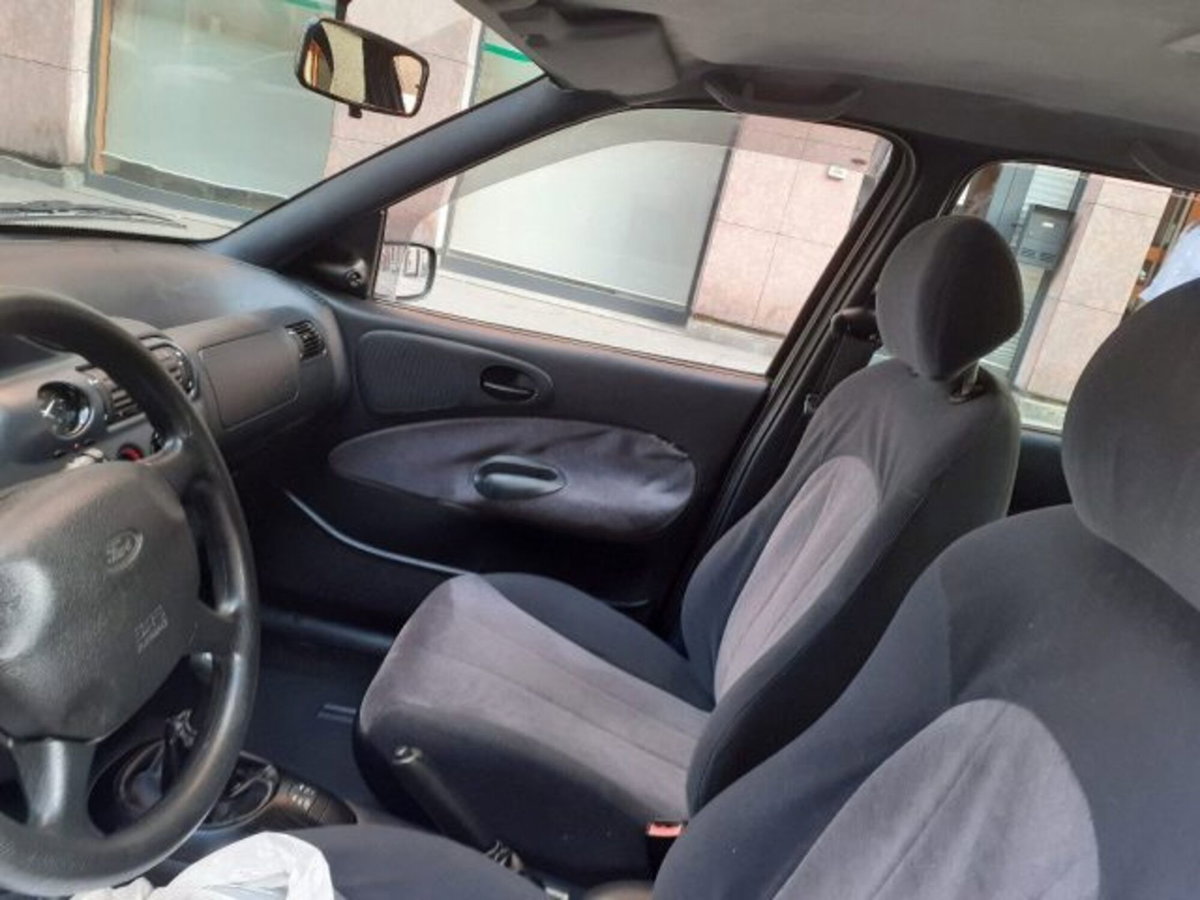 Ford Escort 1.6 5 porte Ghia (8)