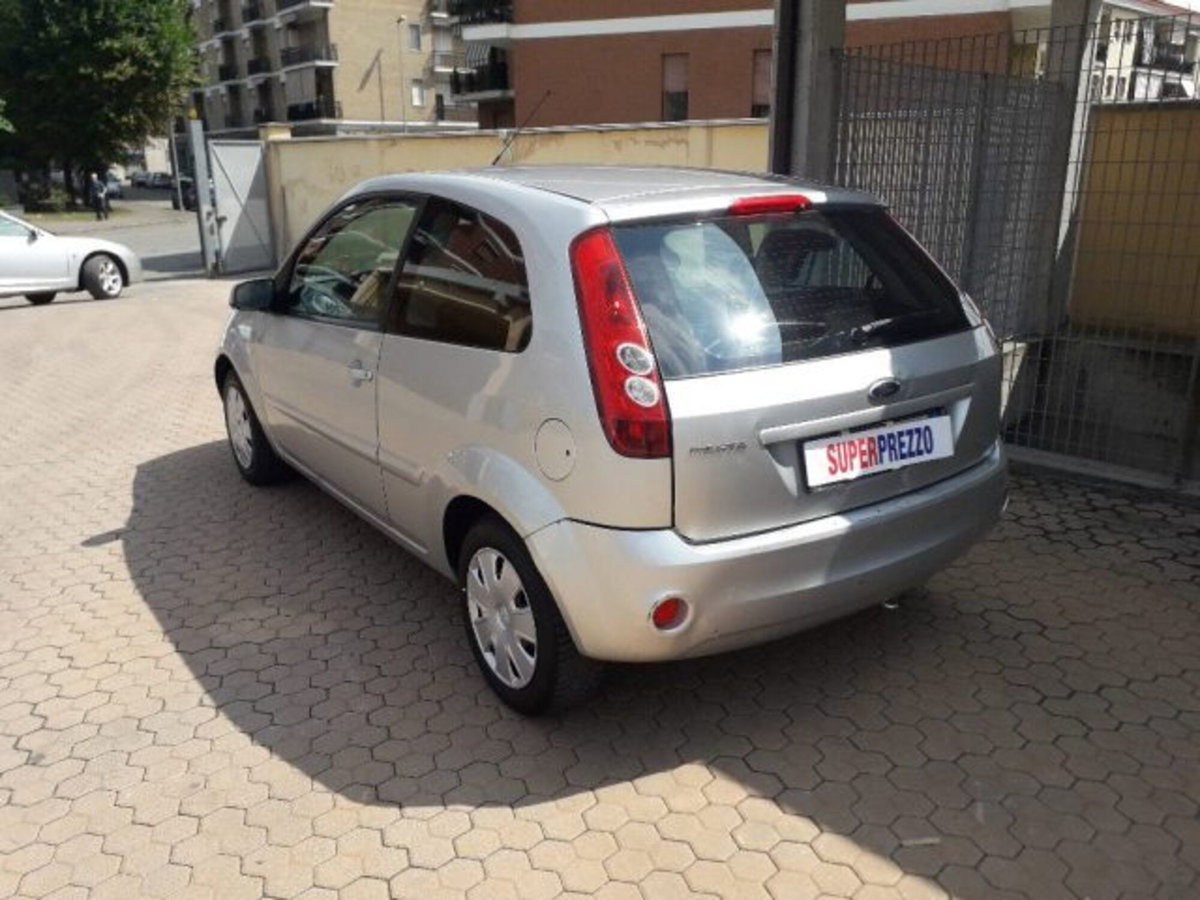 Ford Fiesta 1.2 16V 5p. Ghia (2)