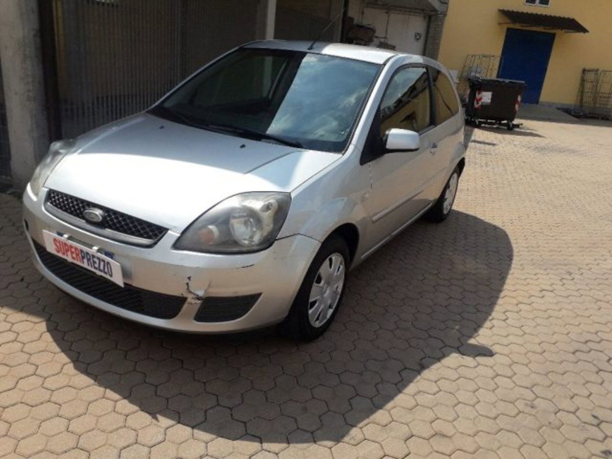 Ford Fiesta 1.2 16V 5p. Ghia (3)