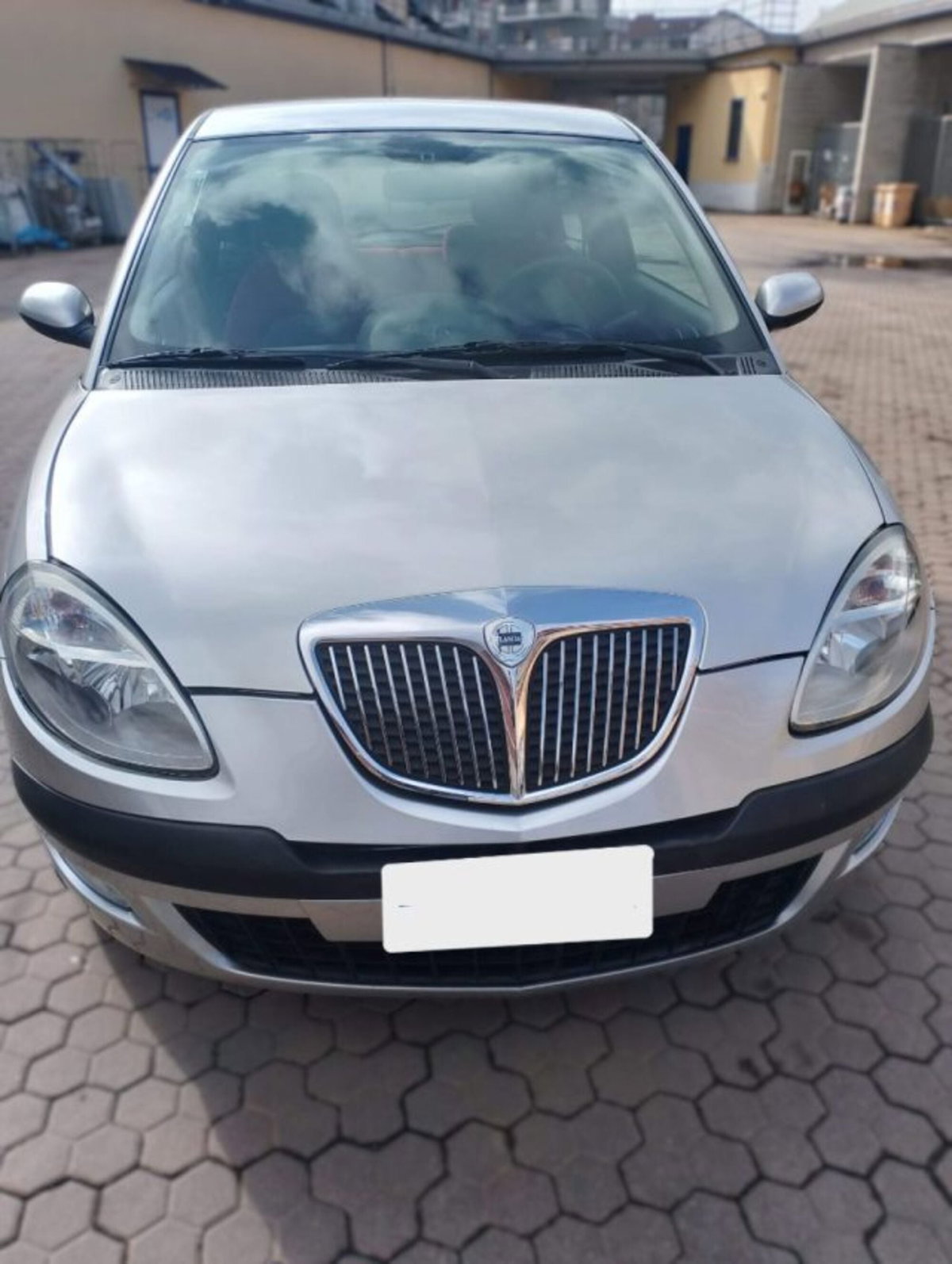 Lancia Ypsilon 1.2 (2)