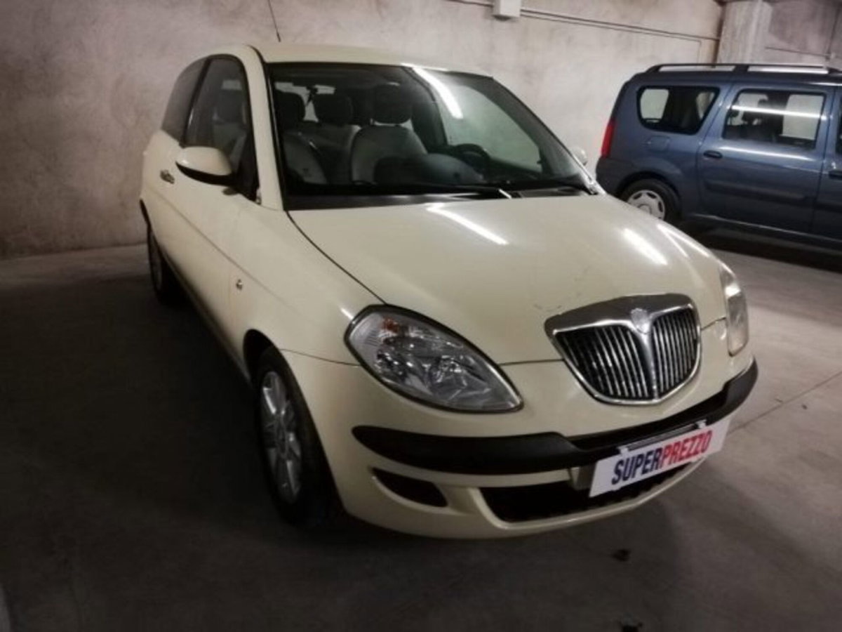 Lancia Ypsilon 1.2 Argento (2)