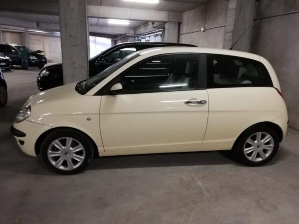 Lancia Ypsilon 1.2 Argento (3)