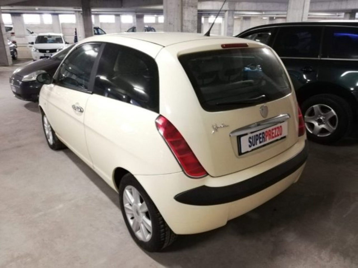 Lancia Ypsilon 1.2 Argento (4)