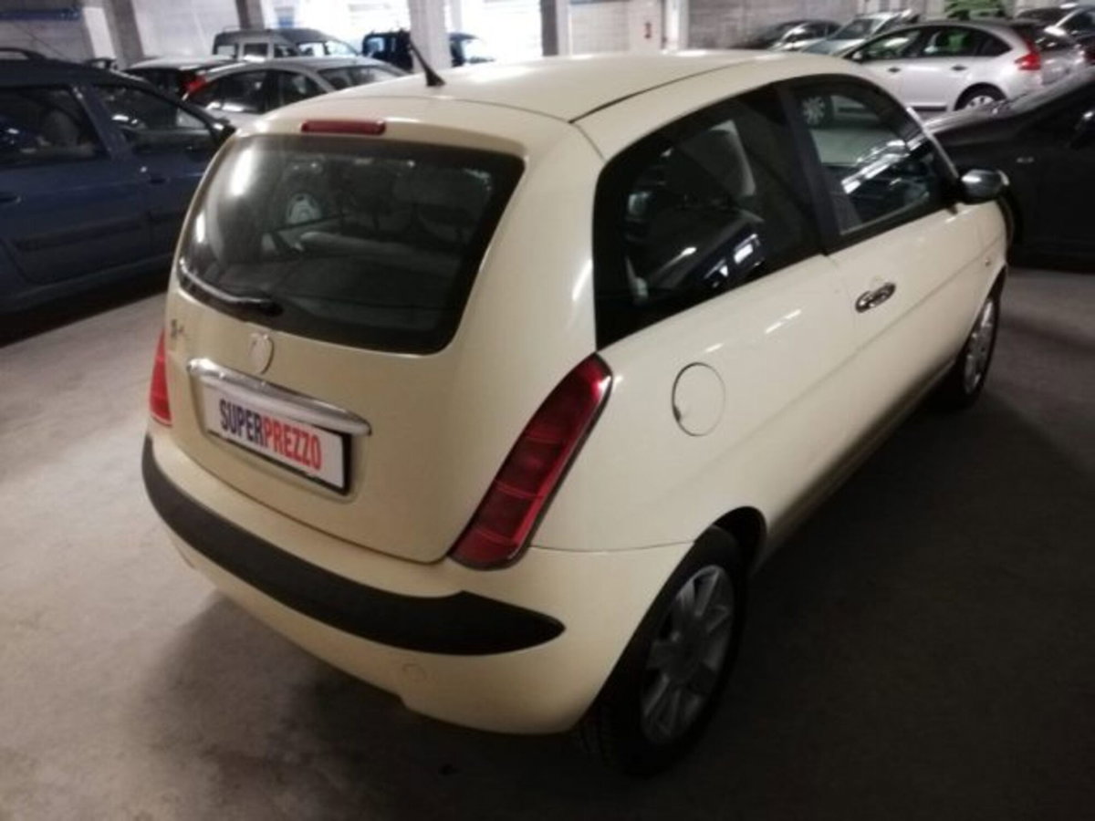 Lancia Ypsilon 1.2 Argento (5)