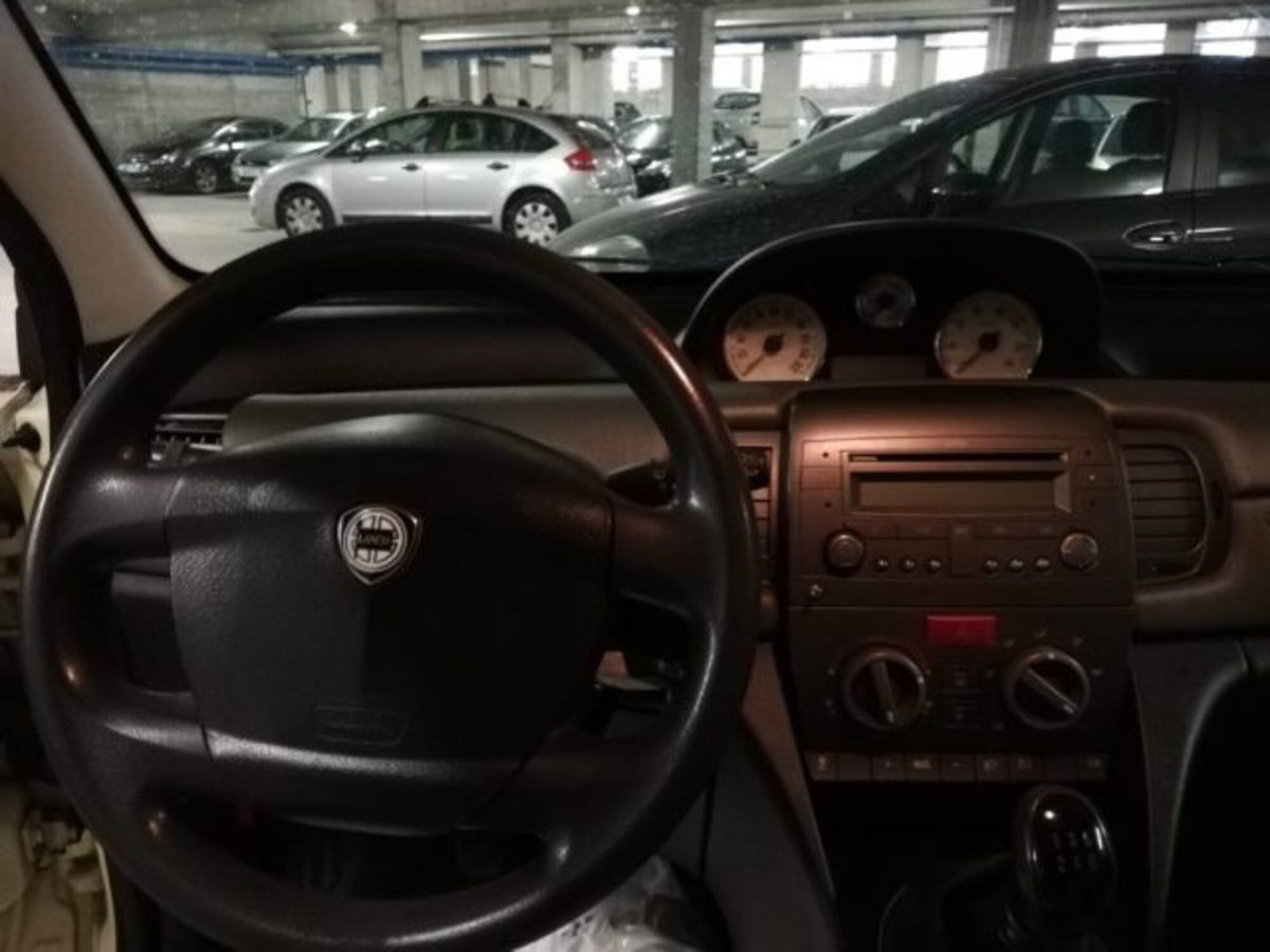Lancia Ypsilon 1.2 Argento (7)