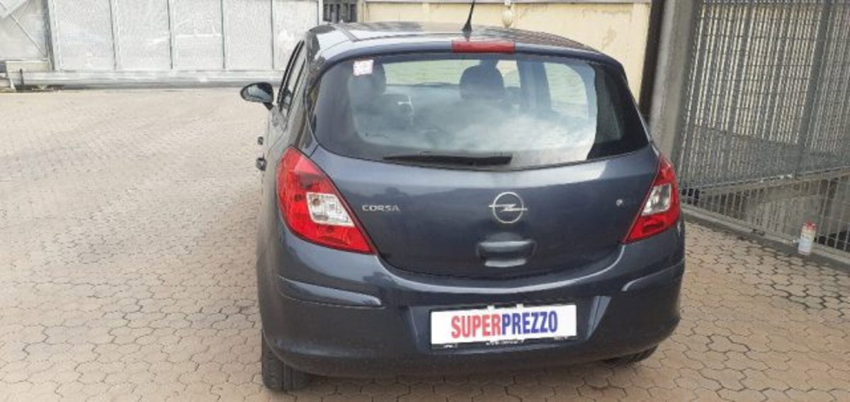 Opel Corsa 1.2 5 porte Cosmo (5)