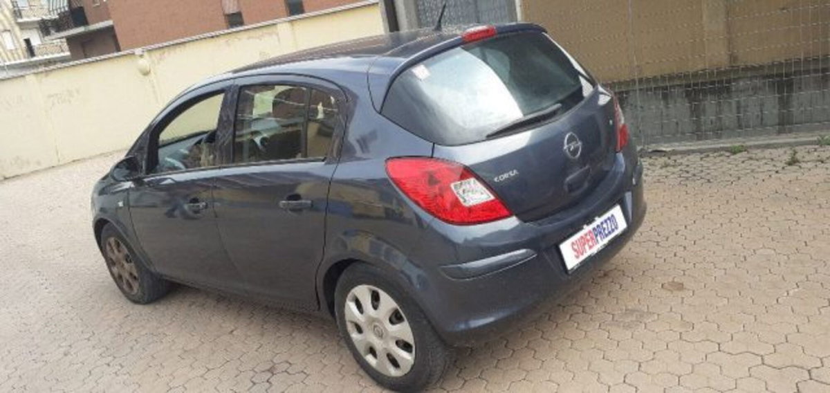 Opel Corsa 1.2 5 porte Cosmo (6)
