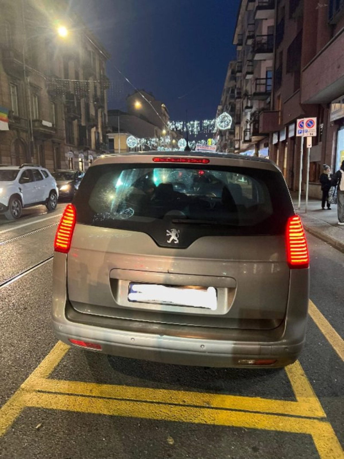 Peugeot 5008 1.6 HDi 112CV Business (4)