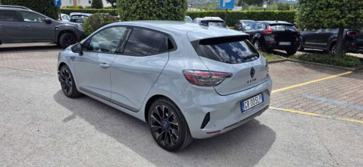 Renault Clio Full Hybrid E-Tech 145 CV 5 porte Techno (3)