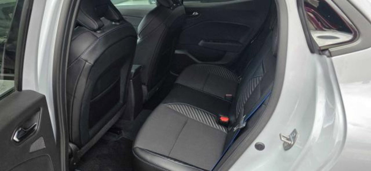 Renault Clio Full Hybrid E-Tech 145 CV 5 porte Techno (5)