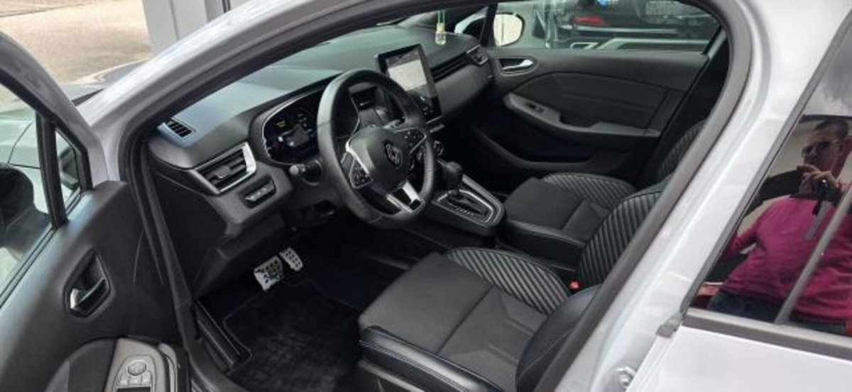Renault Clio Full Hybrid E-Tech 145 CV 5 porte Techno (9)