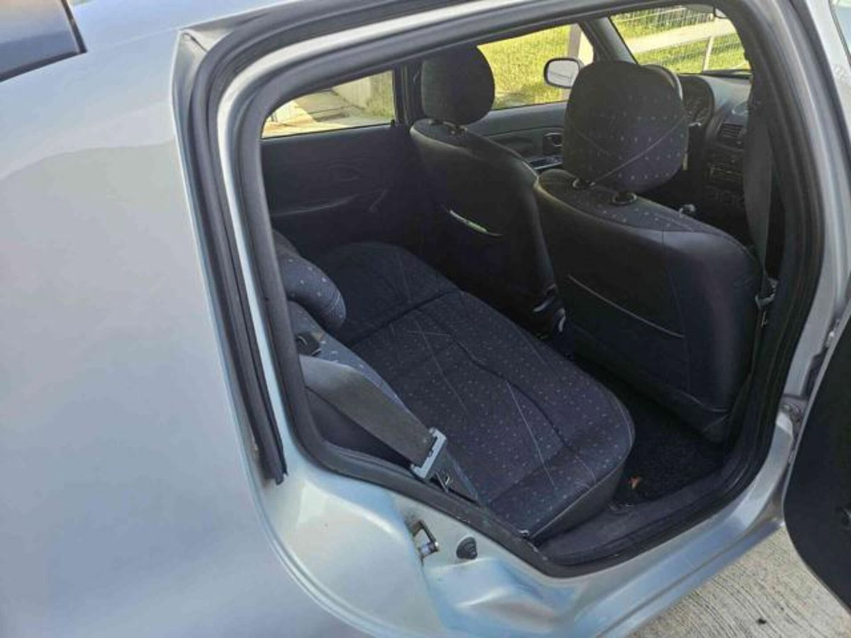 Renault Clio 1.2 16V cat 5 porte Symbol (12)