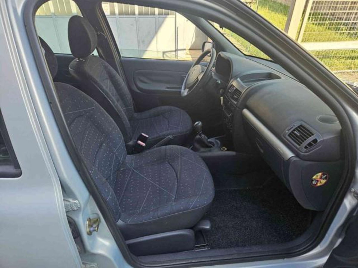 Renault Clio 1.2 16V cat 5 porte Symbol (13)