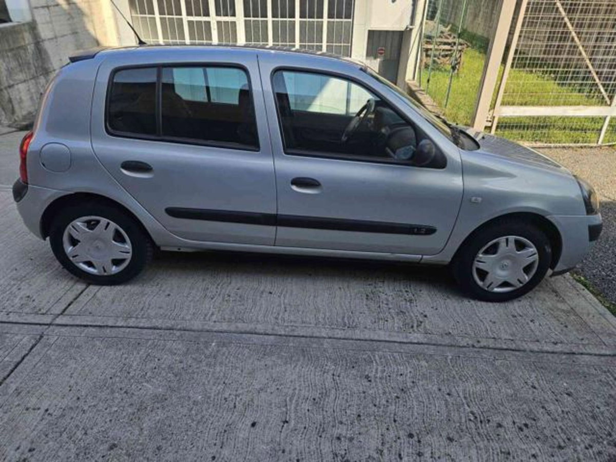 Renault Clio 1.2 16V cat 5 porte Symbol (8)