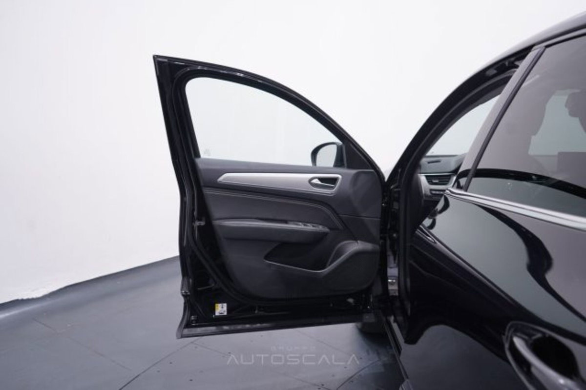 Renault Arkana E-Tech 145 CV Intens (8)
