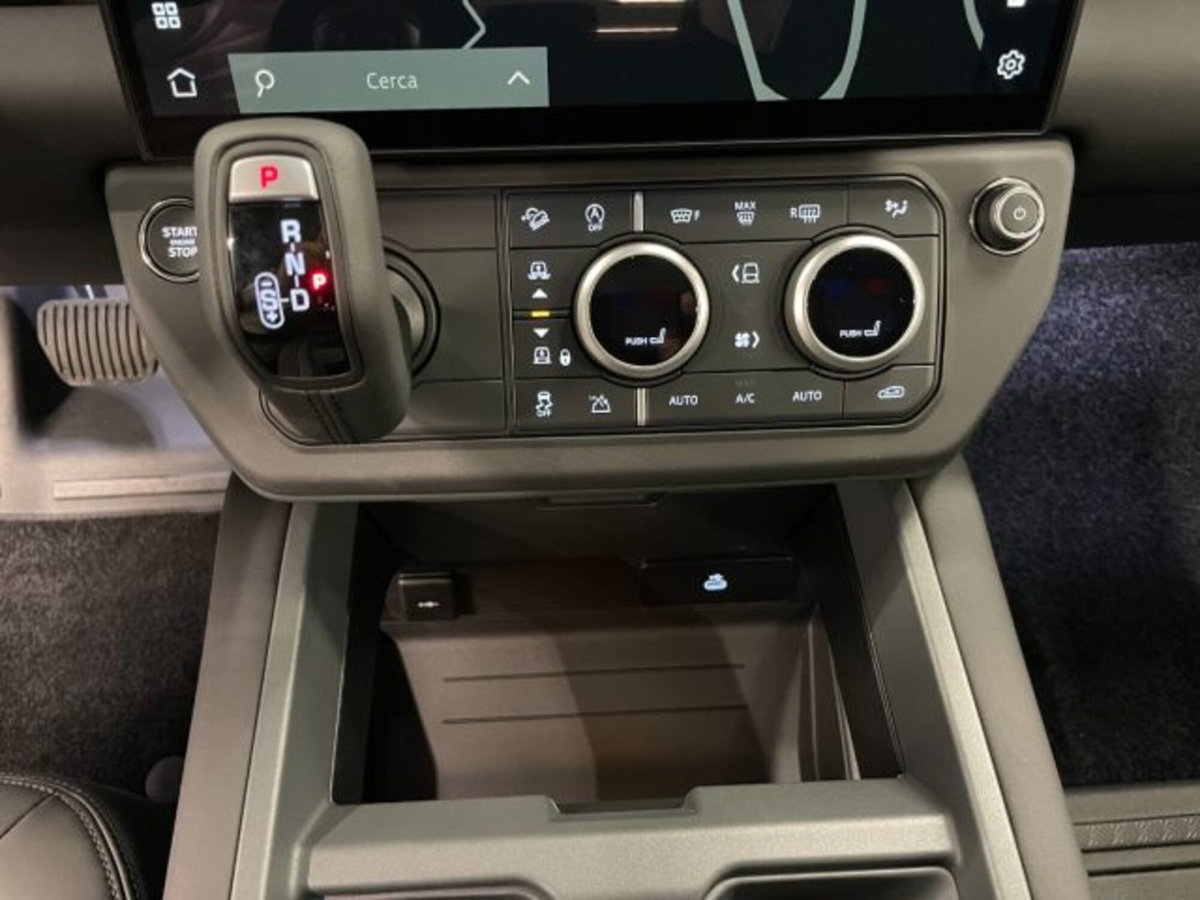 Land Rover Defender 110 3.0d i6 mhev X-Dynamic SE awd 200cv auto (16)