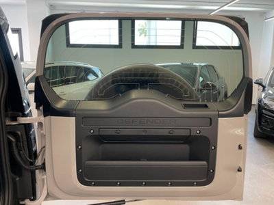 Land Rover Defender 110 3.0d i6 mhev X-Dynamic SE awd 200cv auto (18)