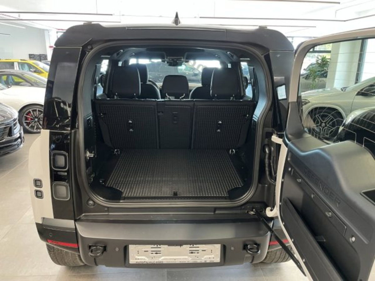 Land Rover Defender 110 3.0d i6 mhev X-Dynamic SE awd 200cv auto (9)