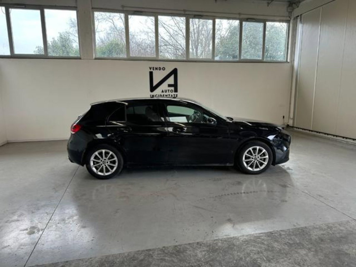 Mercedes-Benz Classe A Sedan 180 d Automatic 4p. Business (8)
