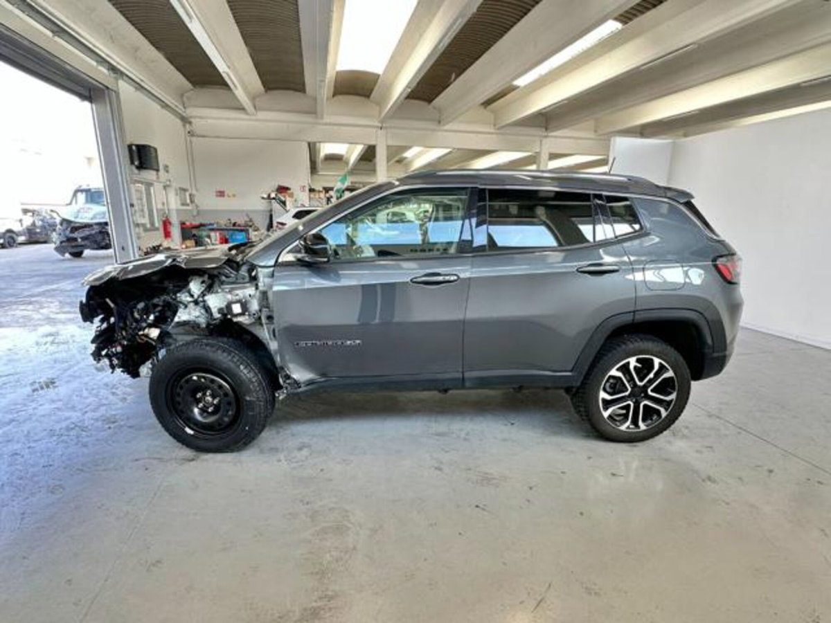 Jeep Compass 1.3 T4 190CV PHEV AT6 4xe Limited (4)