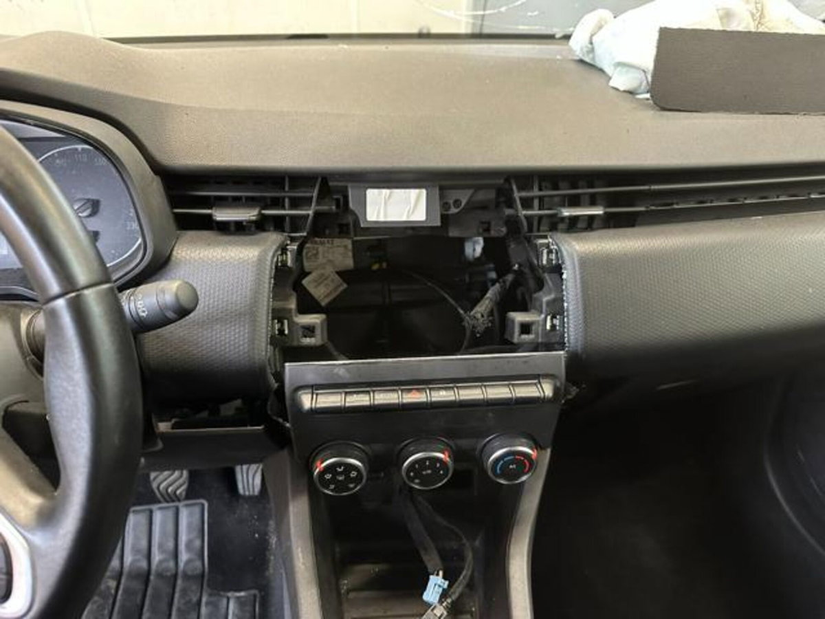 Renault Clio 1.0 tce Techno Gpl 100cv (15)