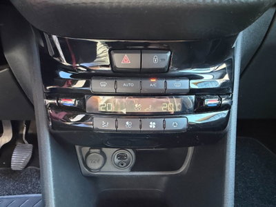 Peugeot 208 82 5 porte Allure (12)