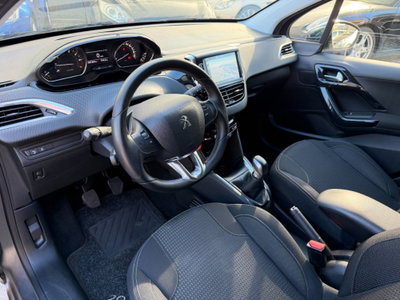 Peugeot 208 82 5 porte Allure (2)