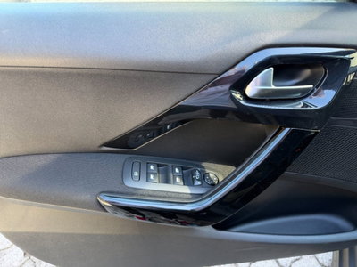 Peugeot 208 82 5 porte Allure (9)