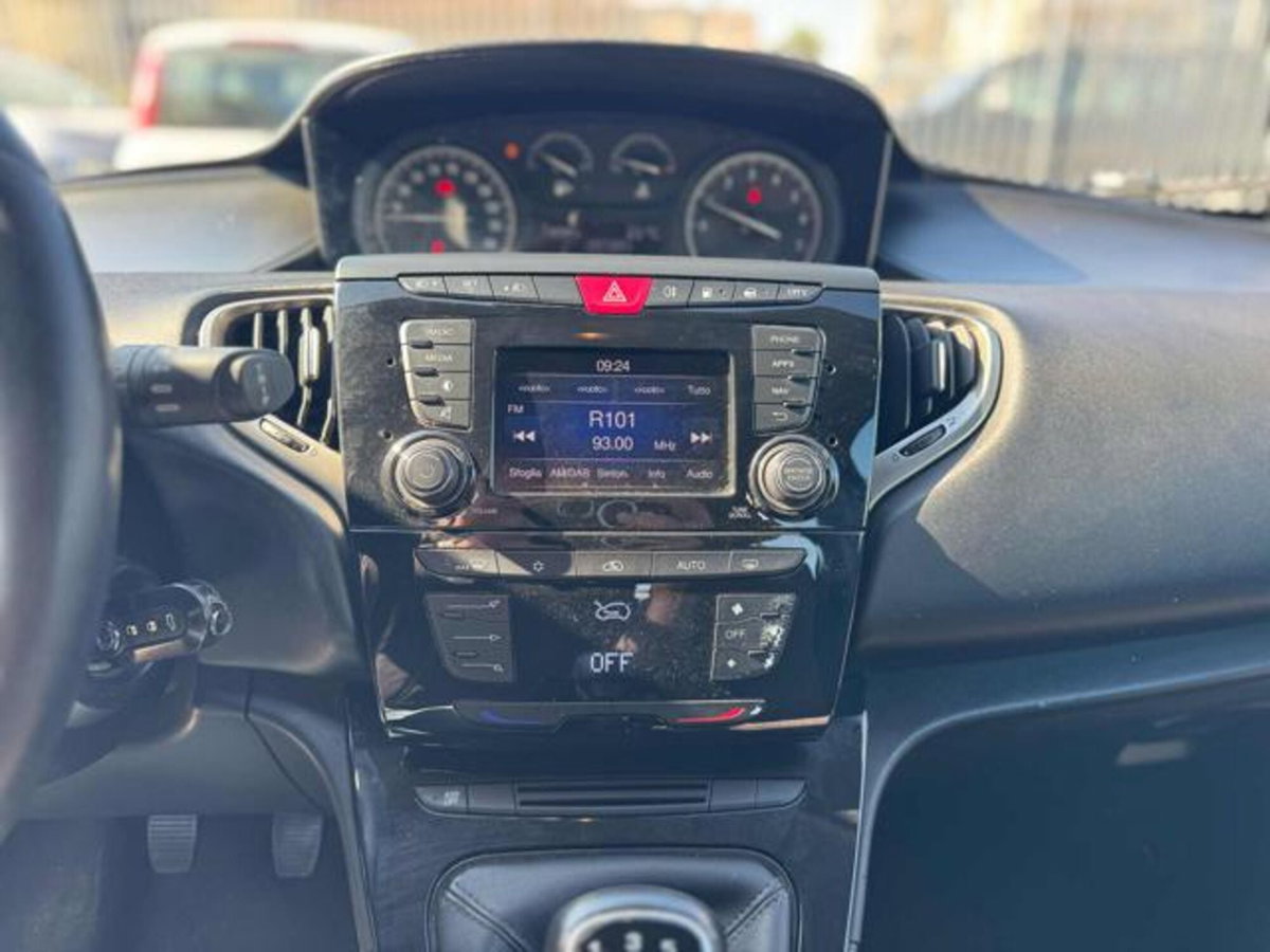 Lancia Ypsilon 1.2 69 CV 5 porte GPL Gold Plus (11)
