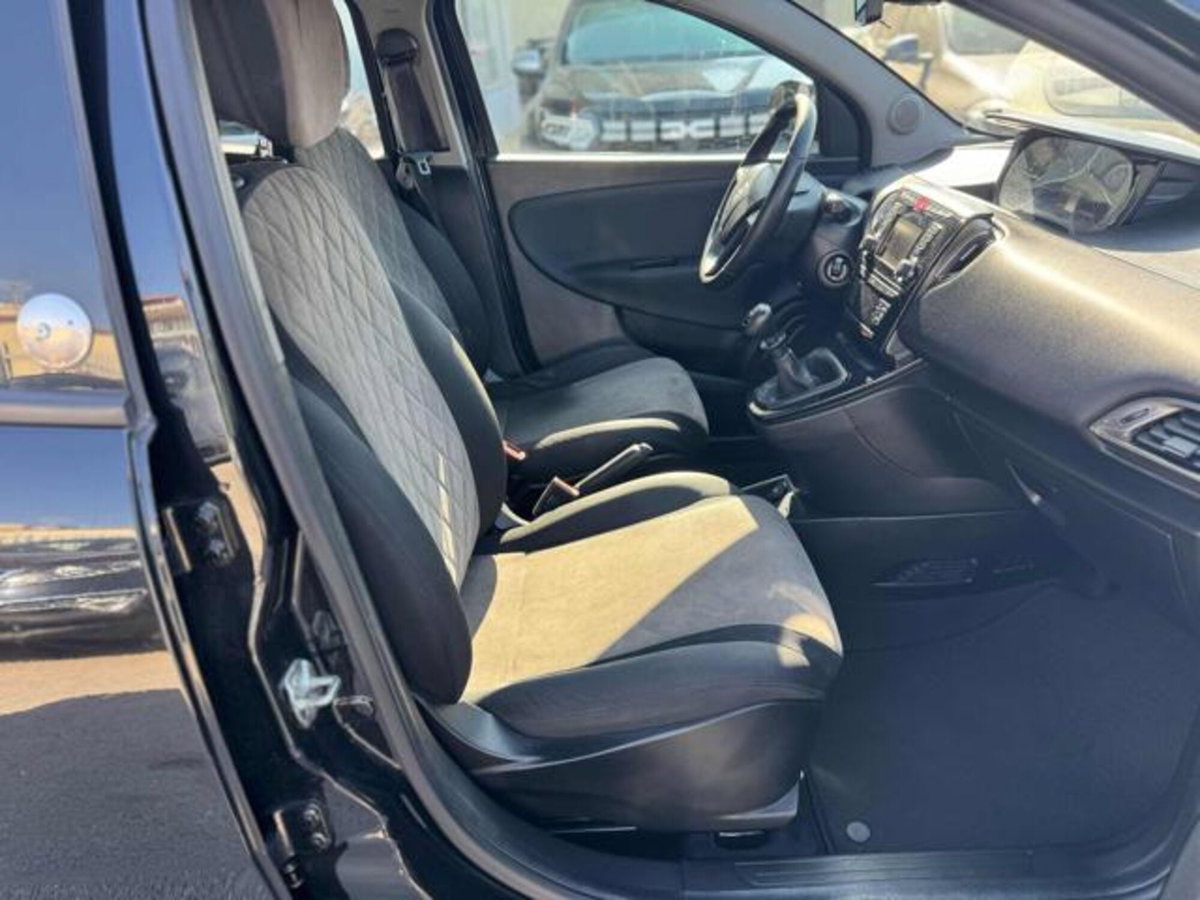 Lancia Ypsilon 1.2 69 CV 5 porte GPL Gold Plus (13)