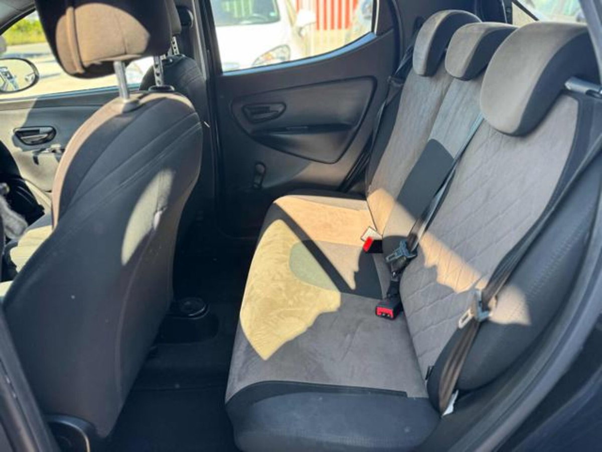 Lancia Ypsilon 1.2 69 CV 5 porte GPL Gold Plus (14)