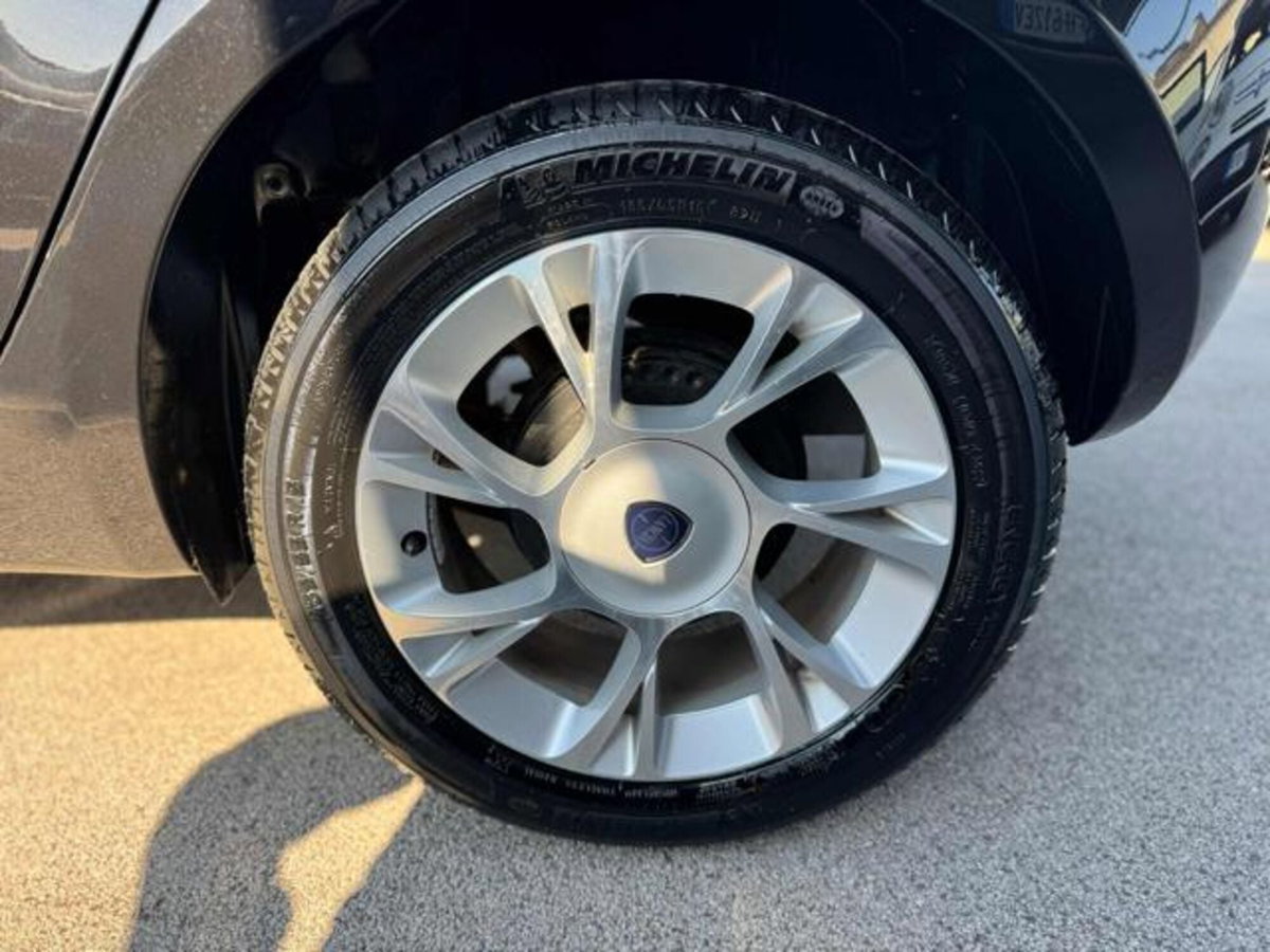 Lancia Ypsilon 1.2 69 CV 5 porte GPL Gold Plus (15)