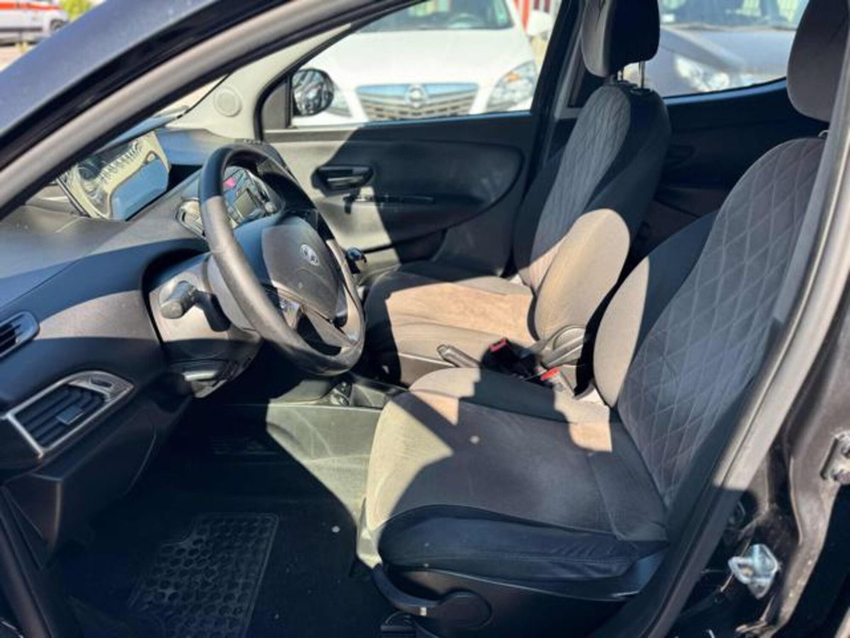 Lancia Ypsilon 1.2 69 CV 5 porte GPL Gold Plus (8)