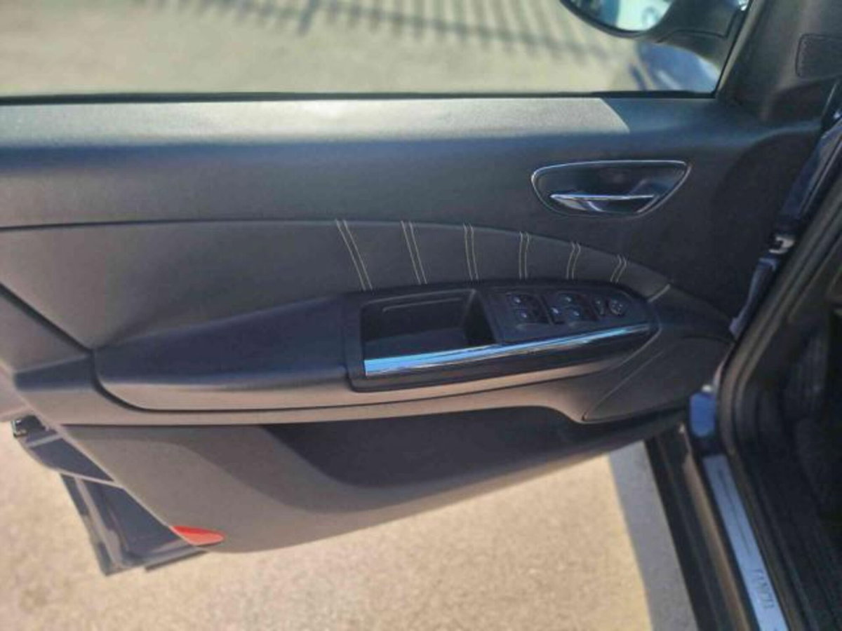 Lancia Delta 1.6 MJT DPF Oro (11)