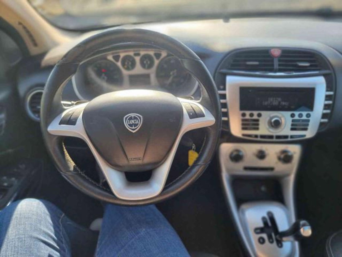 Lancia Delta 1.6 MJT DPF Oro (12)