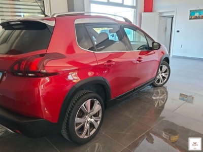 Peugeot 2008 BlueHDi 100 S&S Allure (2)