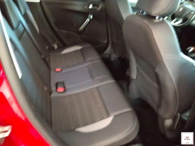 Peugeot 2008 BlueHDi 100 S&S Allure (4)