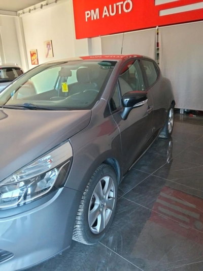 Renault Clio 1.2 75CV 5 porte Zen (4)