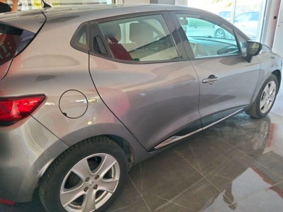 Renault Clio 1.2 75CV 5 porte Zen (7)
