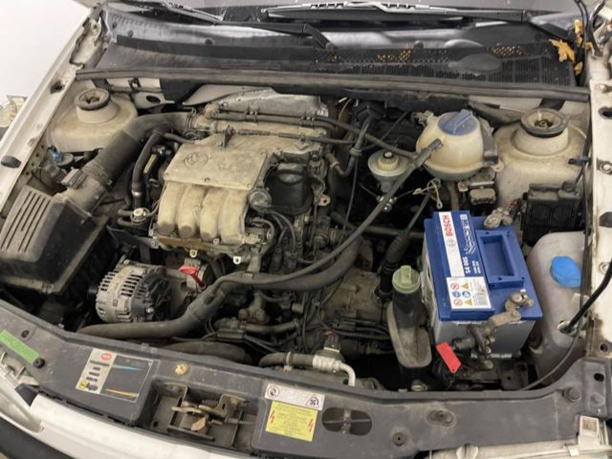 Volkswagen Golf 1.6 cat 5 porte (12)