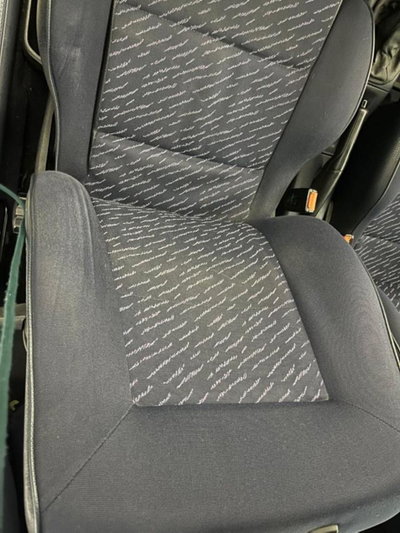 Volkswagen Golf 1.6 cat 5 porte (8)
