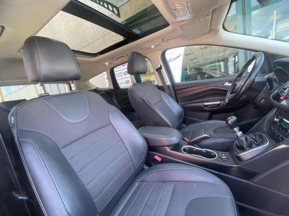 Ford Kuga 2.0 TDCI 150 CV S&S 4WD Titanium X (2)