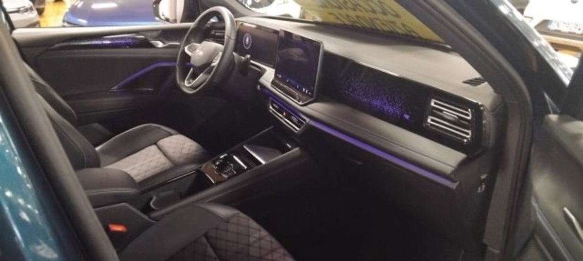 Volkswagen Tiguan Allspace 2.0 tdi R-Line 150cv dsg (18)