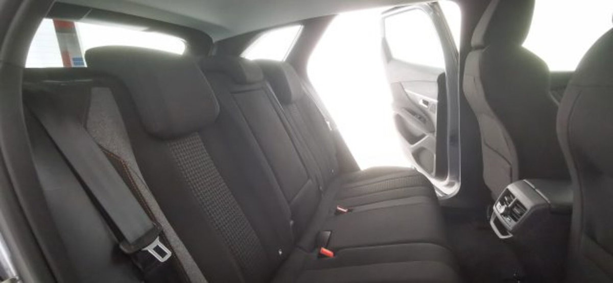 Peugeot 3008 BlueHDi 130 S&S Active Business (15)