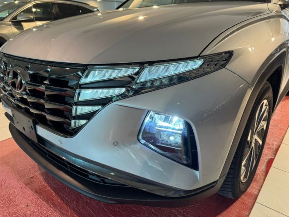 Hyundai Tucson 1.6 crdi 48V Xline 2wd dct (4)