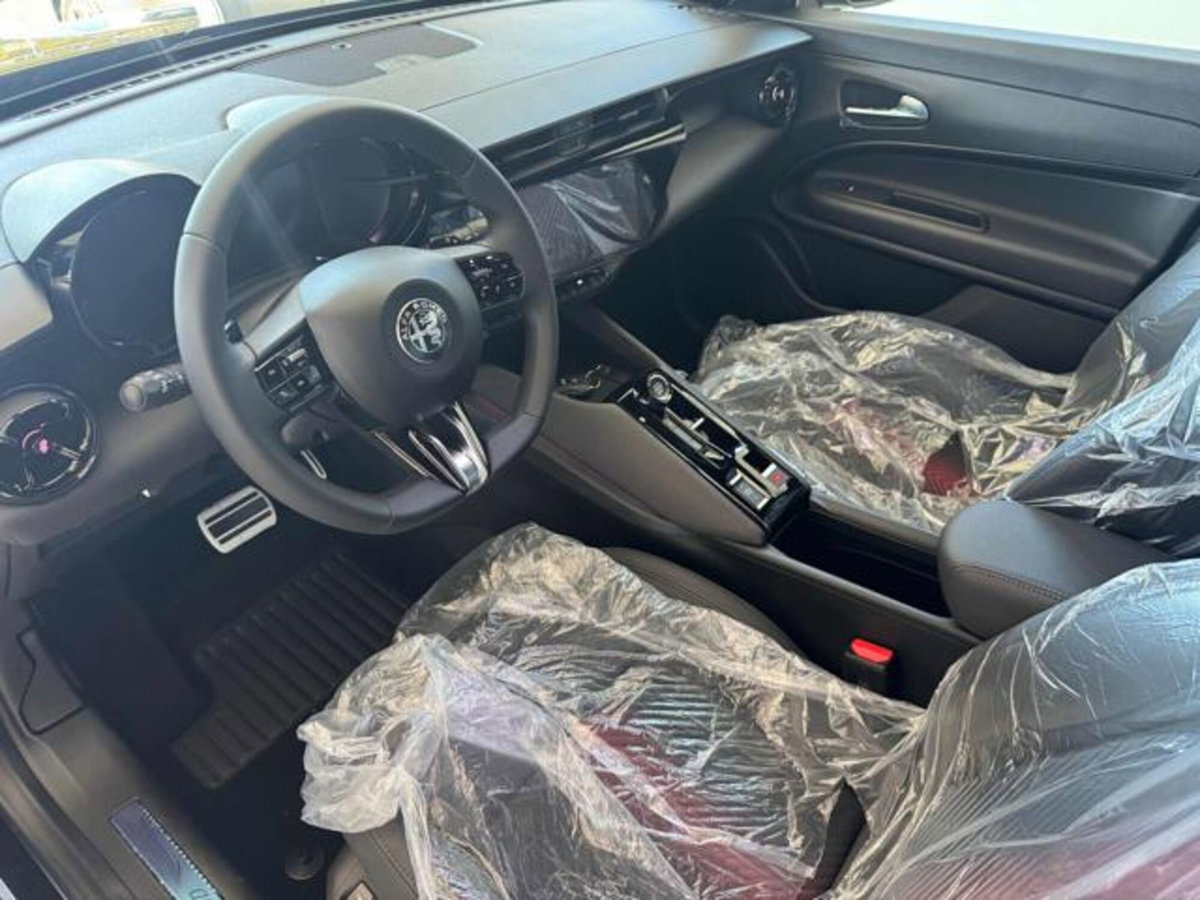 Alfa Romeo Junior 1.2 ibrida Speciale 145cv edct6 (13)