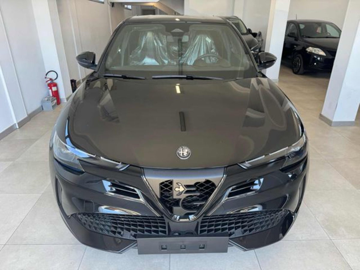 Alfa Romeo Junior 1.2 ibrida Speciale 145cv edct6 (2)