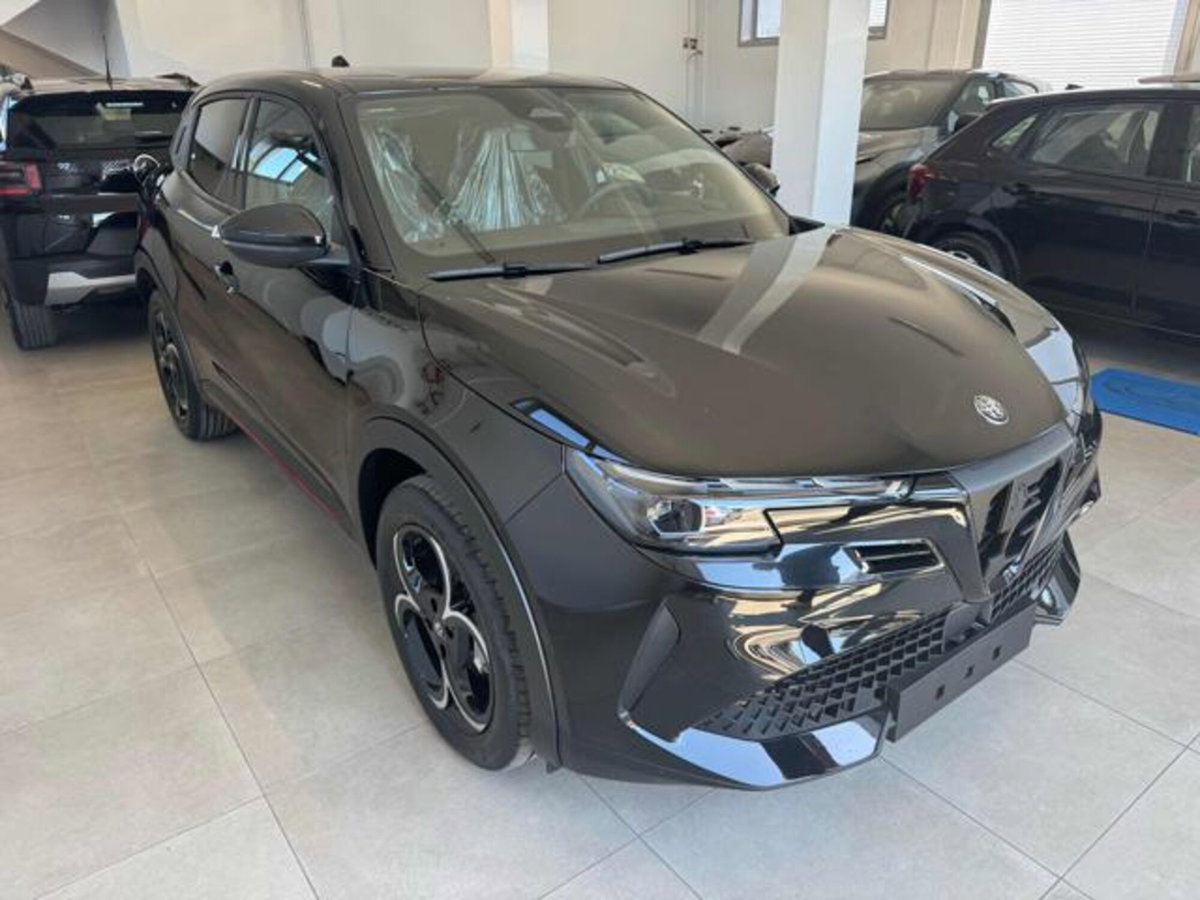 Alfa Romeo Junior 1.2 ibrida Speciale 145cv edct6 (3)